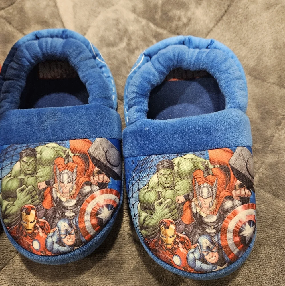 Set of 2 -Marvel Spiderman boot slippers & Avengers size 9/10